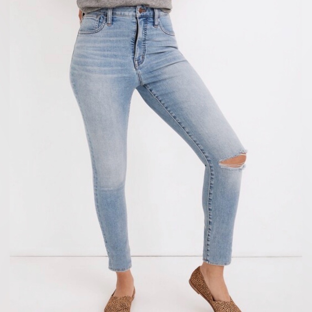 Madewell Curvy Roadtripper Jeans in Benton Wash Knee Rip Edition Plus Size 33
